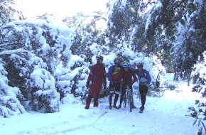 La Penya Cicloturista fa una sortida en bicicleta a lAmetlla de Mar per donar la benvinguda al nou any