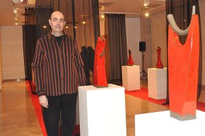 "Càntirs de la IN" és la imaginativa i original exposició de ceràmica del cambrilenc Francesc Munté
