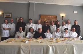 Els 27 restauradors enceten el primer dia de la campanya "Cambrils cuina, et convida a sopar"