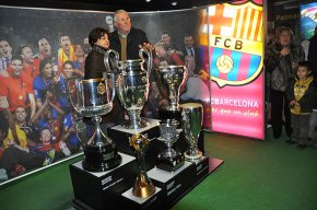 Centenars d'aficionats blaugrana cambrilencs pugen al Bus Campions 2009 del FC Barcelona