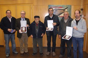 El Club de Tir Olímpic fa entrega d'una placa a l'Ajuntament en motiu del 25è aniversari de l'entitat