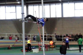 David Álvarez aconsegueix la medalla de bronze en la prova de salt amb perxa del campionat de Catalunya