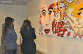 L'exposició "Grafits al ViudNit" presenta a l'Espai El Pati sis grafits creats per joves artistes cambrilencs 