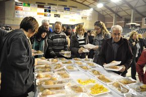 El Sopar de la Fam recapta uns 4.150 euros, que es destinaran a l'escolarització d'una aldea a l'Índia