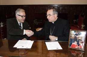 L'Ajuntament i l'Arxiu Històric Arxidiocesà de Tarragona signen un conveni per a la conservació del fons històric de les parròquies cambrilenques