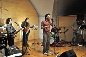 El cantant Fito Luri presenta a la Cripta el seu darrer treball Zoòtrop, enregistrat a Cambrils