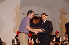 Lliurament de les plaques commemoratives a les entitats que compleixen anys acabats en 0 i 5