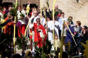 La celebració del Diumenge de Rams enceta els actes litúrgics de la Setmana Santa