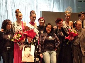 La perruquera Cristina Cerrato i el gremi de Tarragona pentinen una vuitantena de candidats a Miss i Mister Nació Catalana