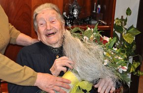 Josefa Martínez Gil celebra els seus 100 anys envoltada de tota la família