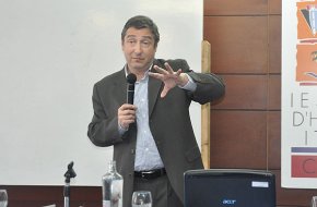 El xef Joan Roca del Celler de Can Roca ofereix una xerrada als alumnes de l'Escola d'Hoteleria i Turisme