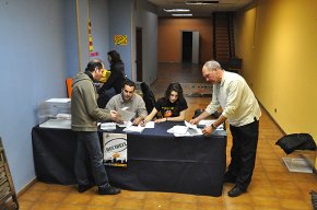 Cambrils Decideix habilita un local com a seu central de la campanya pel referèndum sobiranista