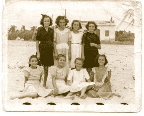 Davant la casilla dels carrabiners [1946]