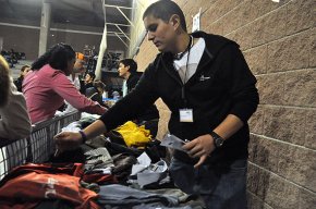 El mercat solidari de roba de segona mà recapta 180 euros en la passada edició del Viudnit