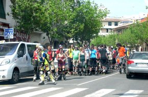 Un centenar de patinadors participen en la IV Ruta Costa Daurada entre Cambrils, Vila-seca i Salou