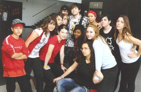 El grup de dansa de l'IES Ramon Berenguer IV i el grup de dansa juvenil de Nou Cambrils participen al festival "Fes Dansa" de Barcelona