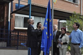 L'Ajuntament celebra el Dia d'Europa amb una hissada de bandera a l'institut Ramon Berenguer IV