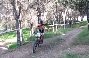 El ciclista Alejandro Sánchez queda tercera en una cursa forestal en BTT a Lleida