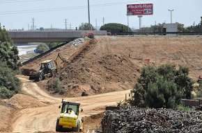 Es modifica l'entrada i la sortida a l'autopista ampliant el peatge de Cambrils en direcció a Barcelona