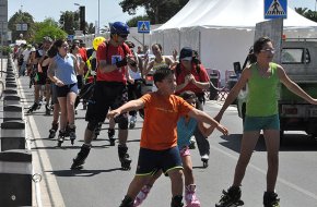 Un total de 117 persones s'animen a patinar entre el port i l'església de Vilafortuny en la 4a Patinada Popular