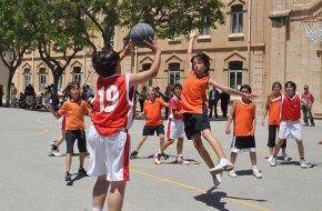 El pati de La Salle s'omple de bàsquet en una nova edició del torneig organitzat pel col·legi Cardenal Vidal i Barraquer