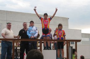 Els ciclistes Alejandro Sánchez i Edgar Curto queden primer i quart respectivament en la cursa de Sant Joan Despí 
