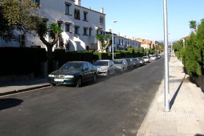 Arrangen el paviment de diversos carrers de Jardins de Vilafortuny i substitueixen un centenar de llumeneres