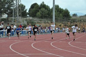 Més de 150 nois i noies participen en el 18è Campionat Local d'Atletisme, XI Memorial Carolina Marín