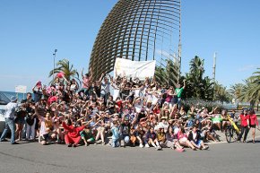 Més de 140 joves participen al 'Lipdub' celebrat el passat dissabte al port cambrilenc