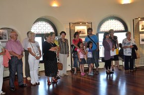 La Torre del Port acull l'exposició "Imatges de voramar", un recull d'instantànies històriques de la costa catalana