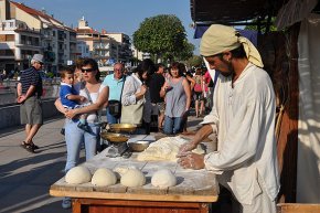 Una vintena de parades formen de nou el Mercat del Mar del port cambrilenc