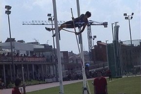 L'atleta cambrilenc David Álvarez queda cinquè a la prova de salt amb perxa del campionat d'Espanya cadet