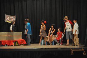Els Llops i Daines de l'Agrupament Escolta Gent de Mar representen Perduts a Itàlia, una obra teatral totalment de producció pròpia