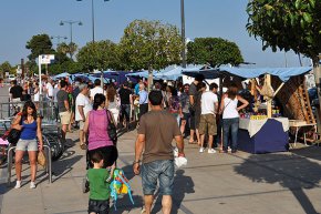 La Unió de Botiguers reclama a l'Ajuntament que deixi de fer el Mercat del Mar al port