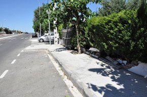 Una persona resulta ferida greu després de col·lisionar el vehicle en el que viatjava amb el mur d'una casa del Vial de Cavet