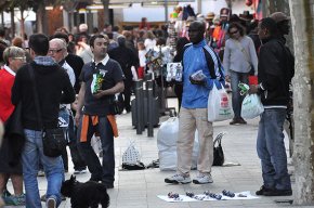 Els cossos policials realitzaran accions de xoc contra la venda ambulant il·legal
