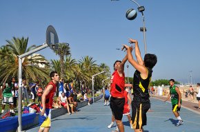 El 7è Torneig de Bàsquet 3x3 aplega un centenar de joves esportistes a Cambrils