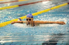 La nedadora local Noelia Garcia llueix quatre medalles als campionats d'Espanya formant part de la selecció catalana