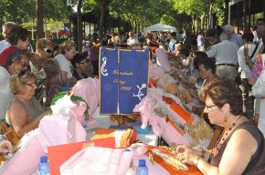 La Trobada de Puntaires al Parc del Pescador acull un gran nombre de participants de Catalunya i les Balears