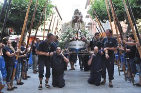 Festa, devoció i molta calor en la celebració de la festivitat de la Mare de Déu del Carme