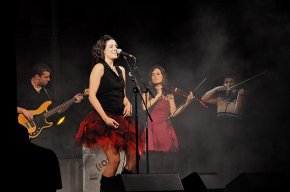 El grup barceloní Xazzar va presentar ahir les cançons del seu darrer treball discogràfic "Històries desencantades"