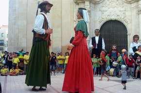 Els gegants i nanos de Tota l'Endenga participen a la Trobada de Gegants de Vinyols i els Arcs