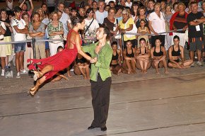 El cambrilenc Francesc Fernández presenta al port un petit tast del seu espectacle de ball KontraTango 