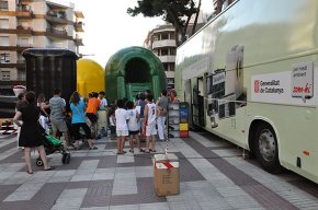 El Bus del Reciclatge s'atura a Cambrils per informar sobre la gestió quotidiana dels residus