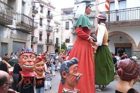 Tota l'Endenga participa a la trobada gegantera de Vilanova d'Escornalbou