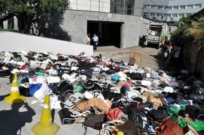 La Policia Local destrueix uns 3.000 objectes procedents a la venda il·legal i reconeix que "estan desbordats"