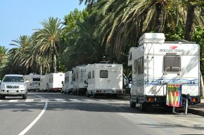 La creixent presència d'autocaravanes a diferents punts del municipi genera malestar i queixes veïnals