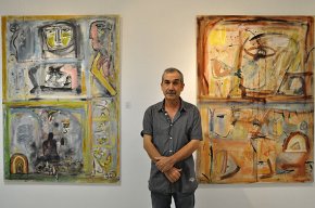 La pintura de Kamal Sultan omple de gent la Sala Àmbits del Centre Cultural en la seva inauguració