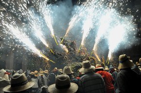 La 19a edició de la Nit del Foc es converteix, de nou, en l'acte multitudinari de la Festa Major de la Mare de Déu del Camí