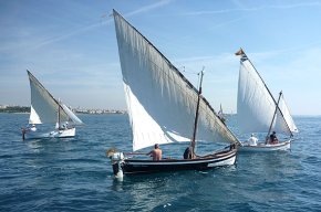 Les aigües de Cambrils acullen el II Trofeu de Vela Llatina com a acte de la Festa Major
